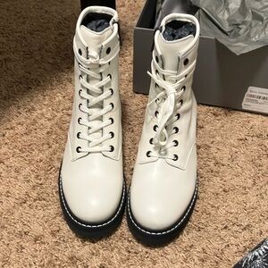 Thursday Combat (Ecru) Sz8